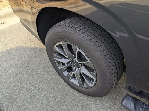 Used 2023 Chevrolet Suburban Z71 w/ Off-Road Capability Package image 37