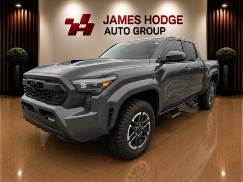 Used 2025 Toyota Tacoma TRD Sport AWD/4WD image 1