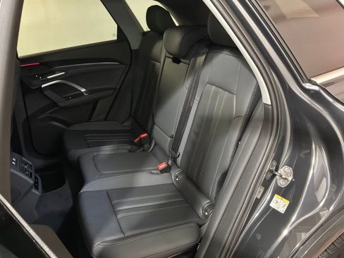 Used 2025 Audi Q5 Premium w/ Convenience Package image 19