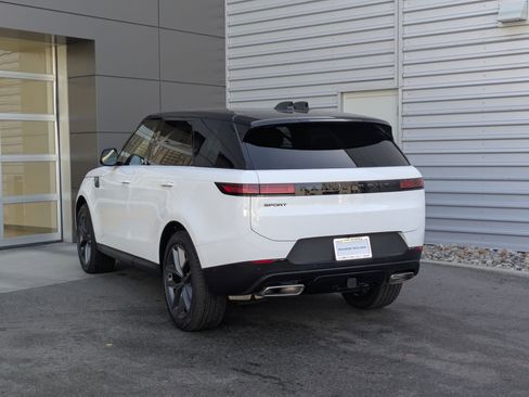 New 2026 Land Rover Range Rover Sport SE image 3