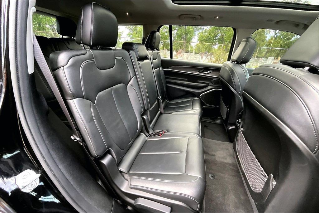 Used 2021 Jeep Grand Cherokee L Limited AWD/4WD image 26