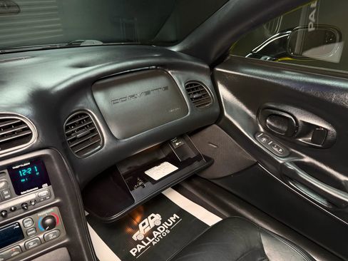 Used 2004 Chevrolet Corvette Convertible w/ Preferred Equipment Group image 34