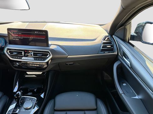 Certified 2025 BMW X4 xDrive30i image 19