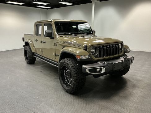 Used 2025 Jeep Gladiator Sport AWD/4WD image 7