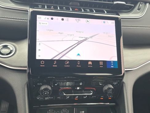 New 2025 Jeep Grand Cherokee L Limited w/ Black Appearance Package image 12