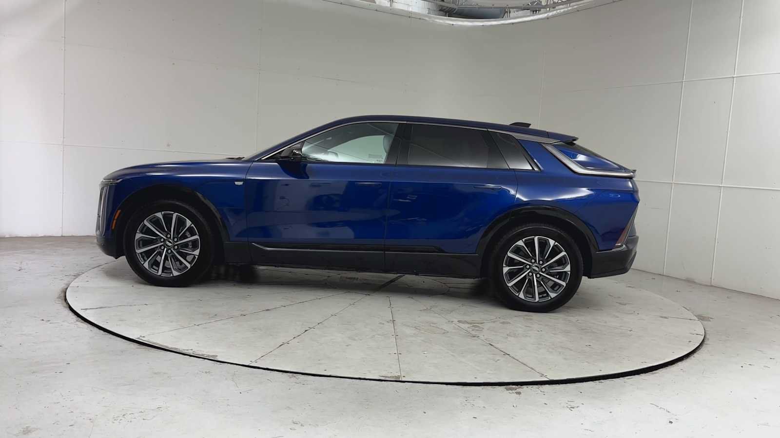 Used 2024 Cadillac Lyriq Sport w/ LPO, Floor Liner Package AWD/4WD image 3