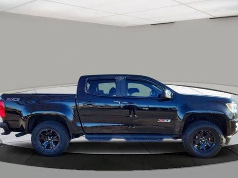 Used 2017 Chevrolet Colorado Z71 w/ Z71 Midnight Edition image 6