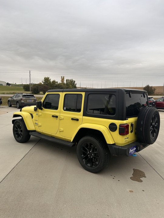 Used 2023 Jeep Wrangler Unlimited Sahara w/ Cold Weather Group AWD/4WD image 5