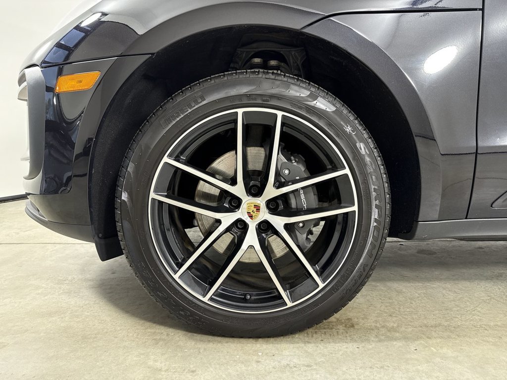 Certified 2023 Porsche Macan AWD/4WD image 13