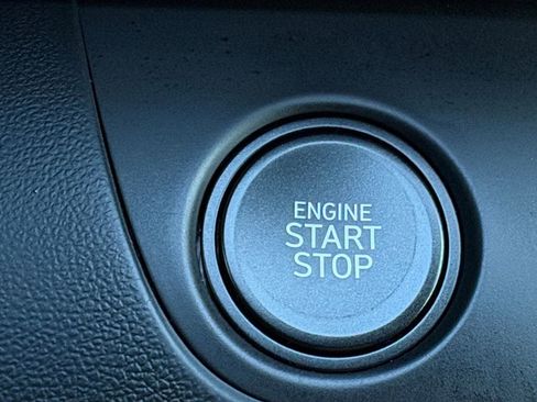 Used 2025 Hyundai Elantra SEL image 15