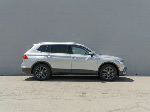 Used 2023 Volkswagen Tiguan SE w/ Panoramic Sunroof Package AWD/4WD image 8