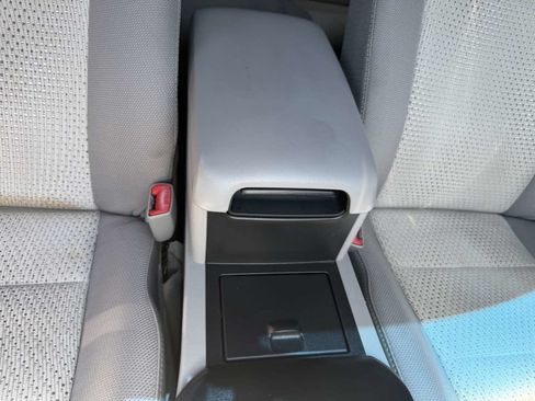 Used 2013 Toyota Camry LE FWD image 38