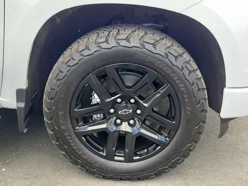 Used 2022 Chevrolet Silverado 1500 Custom w/ LPO, Dark Essentials Package RWD image 5