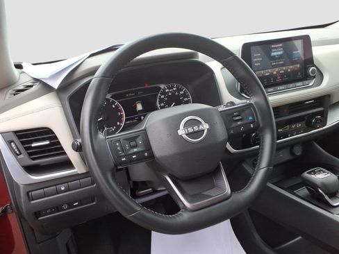 Used 2025 Nissan Rogue SV AWD/4WD image 12
