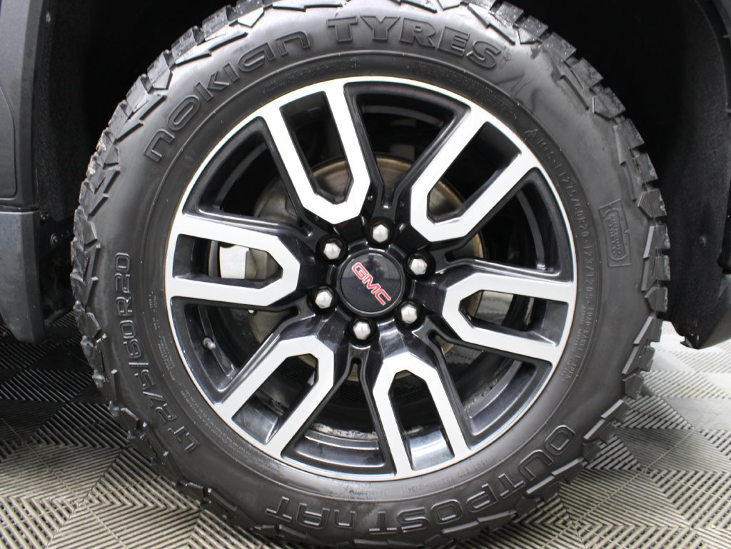 Used 2024 GMC Sierra 1500 AT4 w/ Technology Package AWD/4WD image 13