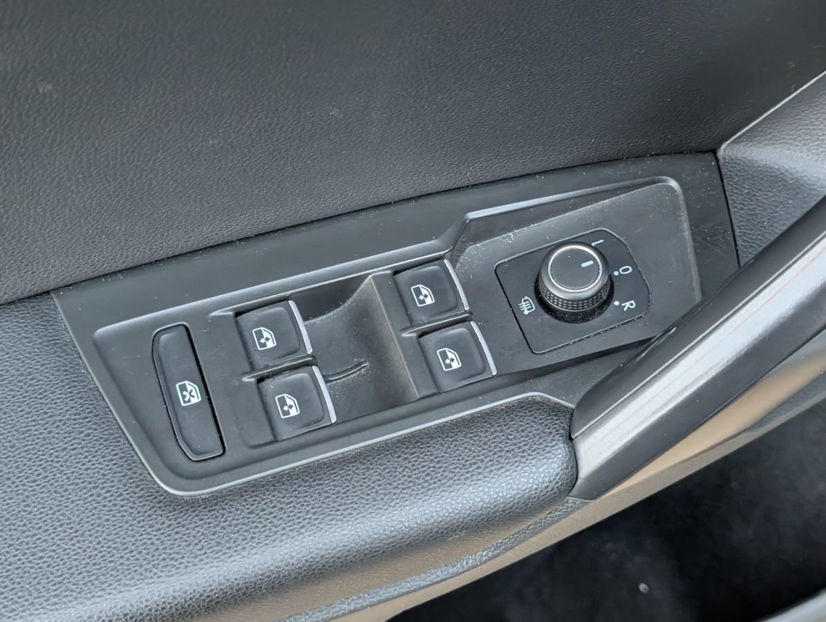Used 2021 Volkswagen Tiguan SEL FWD image 20
