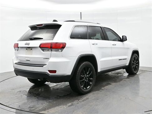 Used 2020 Jeep Grand Cherokee Laredo image 7