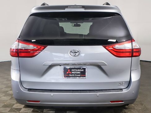 Used 2017 Toyota Sienna XLE w/ XLE Navigation Package image 13