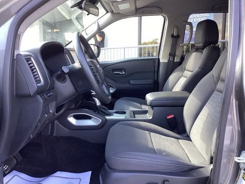 Used 2023 Nissan Frontier SV image 21