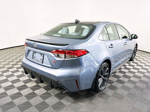 Used 2025 Toyota Corolla SE w/ Convenience Package image 3