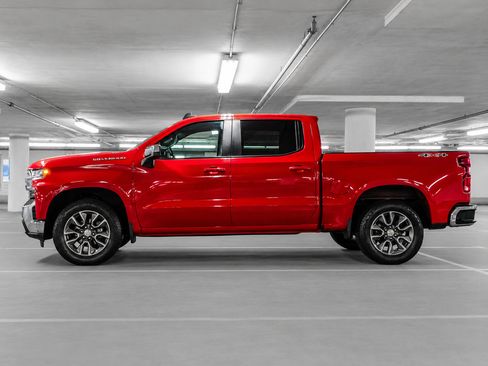Used 2022 Chevrolet Silverado 1500 LT AWD/4WD image 13