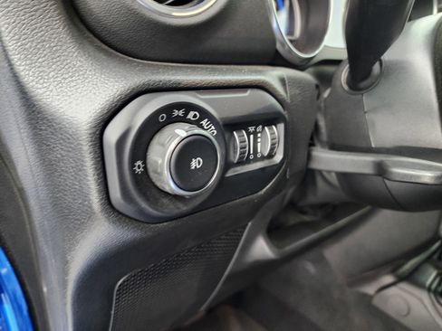 Used 2022 Jeep Wrangler Unlimited Sahara w/ LED Lighting Group image 31