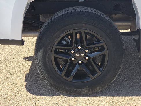 Used 2025 Chevrolet Silverado 1500 Custom Trail Boss AWD/4WD image 13