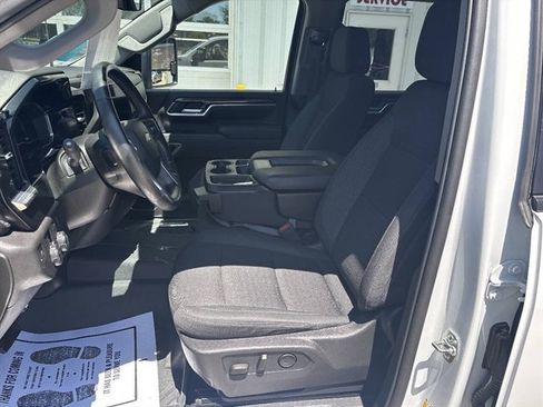 Used 2025 Chevrolet Silverado 2500 LT AWD/4WD image 4