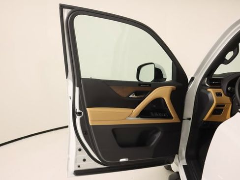 New 2026 Lexus LX 600 4WD w/ Luxury Package image 10