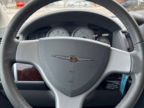 Used 2010 Chrysler Town & Country Touring image 16