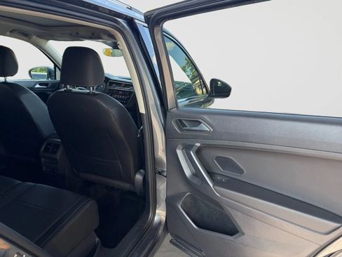 Used 2021 Volkswagen Tiguan SEL AWD/4WD image 17