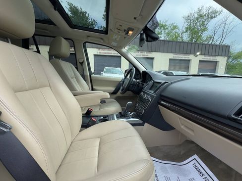 Used 2013 Land Rover LR2 HSE AWD/4WD image 13