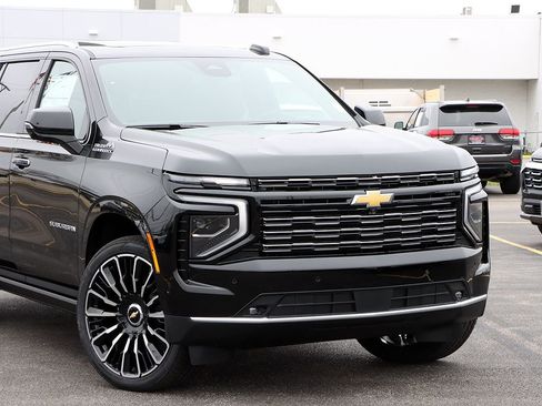 New 2026 Chevrolet Suburban High Country AWD/4WD image 3