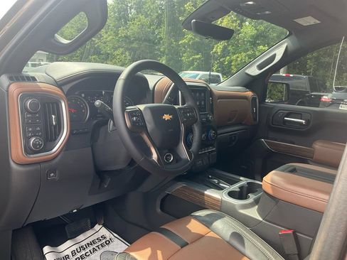 Used 2019 Chevrolet Silverado 1500 High Country w/ Technology Package AWD/4WD image 15