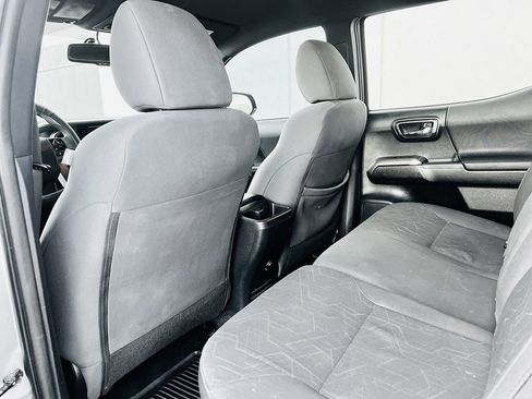 Used 2016 Toyota Tacoma TRD Off-Road image 16