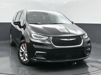 New 2026 Chrysler Pacifica Select video 2