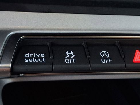 Certified 2025 Audi Q3 2.0T Premium w/ Convenience Package image 25