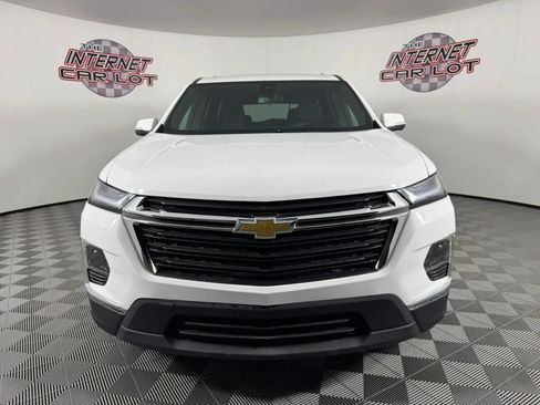 Used 2023 Chevrolet Traverse LT FWD image 2