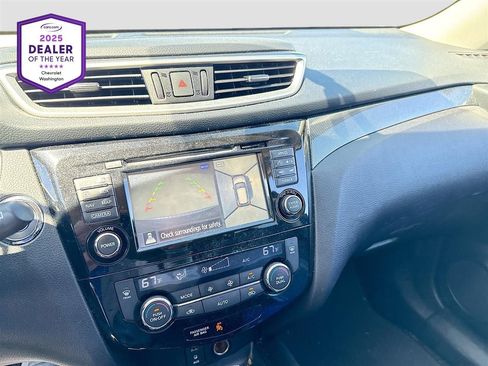 Used 2015 Nissan Rogue SL w/ SL Premium Package AWD/4WD image 13