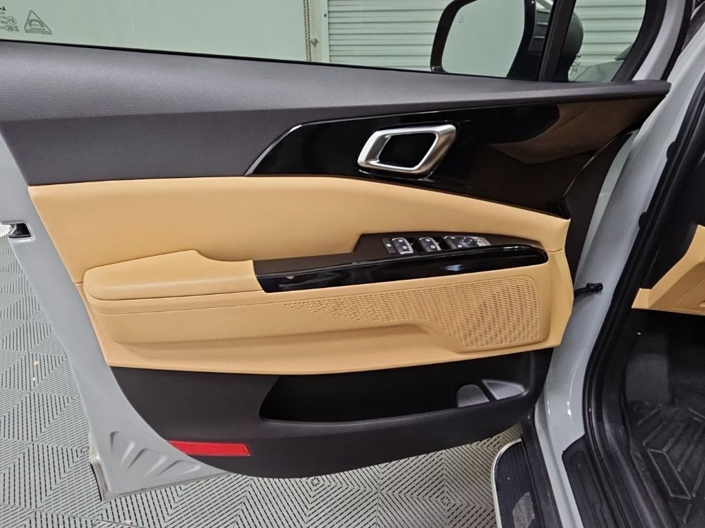 Used 2022 Kia Carnival EX FWD image 31