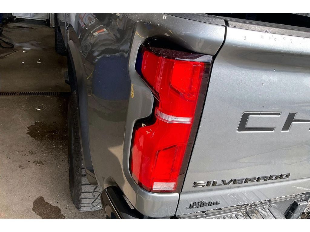 Used 2024 Chevrolet Silverado 2500 ZR2 w/ Technology Package AWD/4WD image 31
