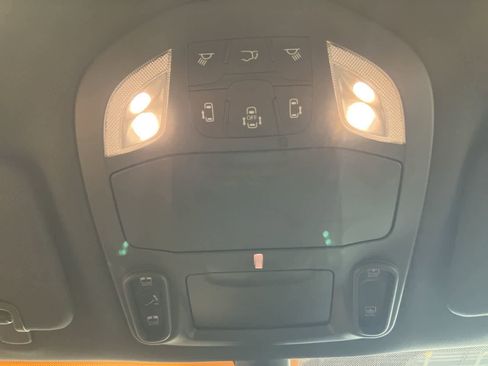 Used 2025 Chrysler Pacifica Limited FWD image 24