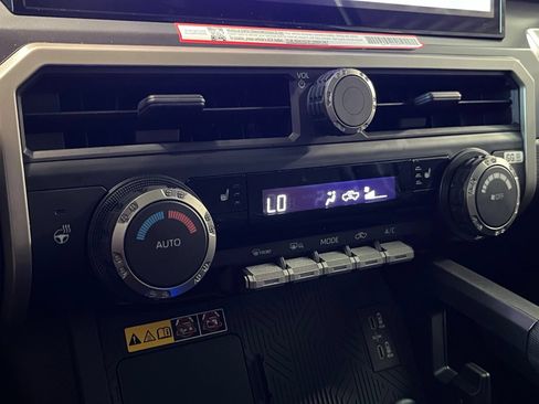 Used 2025 Toyota Tacoma TRD Sport AWD/4WD image 23