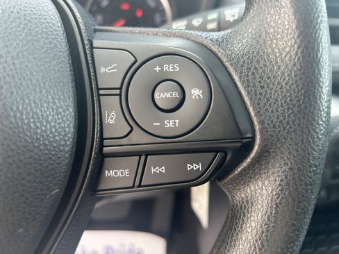 Used 2019 Toyota RAV4 LE AWD/4WD image 23