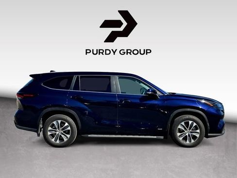 Certified 2025 Toyota Highlander XLE image 9