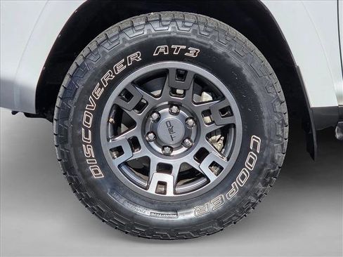 Used 2020 Toyota 4Runner Venture image 25