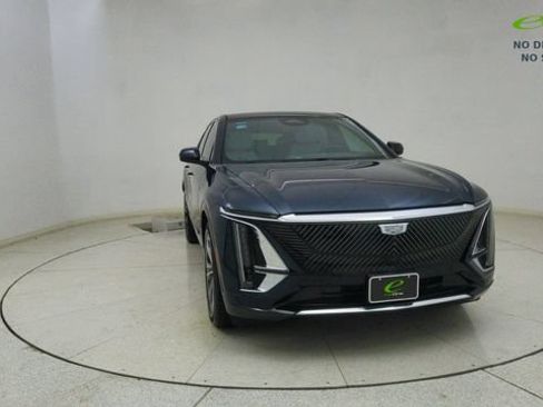 Used 2025 Cadillac Lyriq Luxury w/ LPO, Floor Liner Package RWD image 66