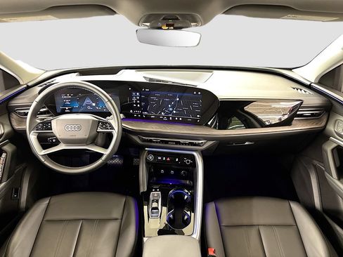 Certified 2025 Audi Q5 Premium w/ Premium Plus AWD/4WD image 9