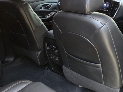 Used 2021 Chevrolet Traverse RS FWD image 28