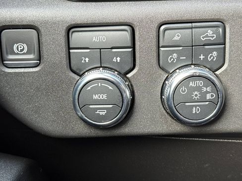 Used 2024 GMC Sierra 1500 SLT AWD/4WD image 42